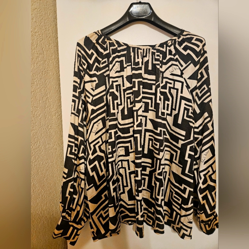 STUNNING Geometric Black and Cream Women's Top